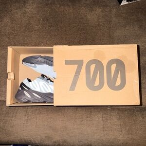 Yeezy Men's Gray and White Sneakers